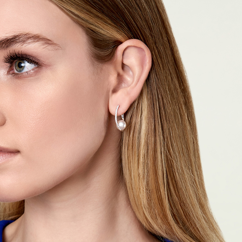 Model is wearing Eliza earrings with 8.5-9.0mm AAA quality pearls